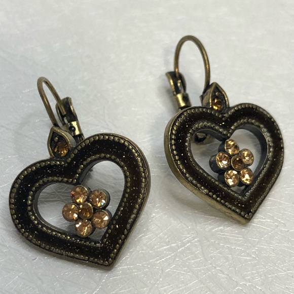 Vintage Vibe Heart with Flower Earrings. - Picture 4 of 7